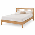 Doppelbett Eiche Holz Weiß mit Kissen